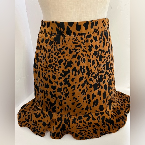 Forever 21 Cheetah skirt size M semi new - Picture 1 of 7